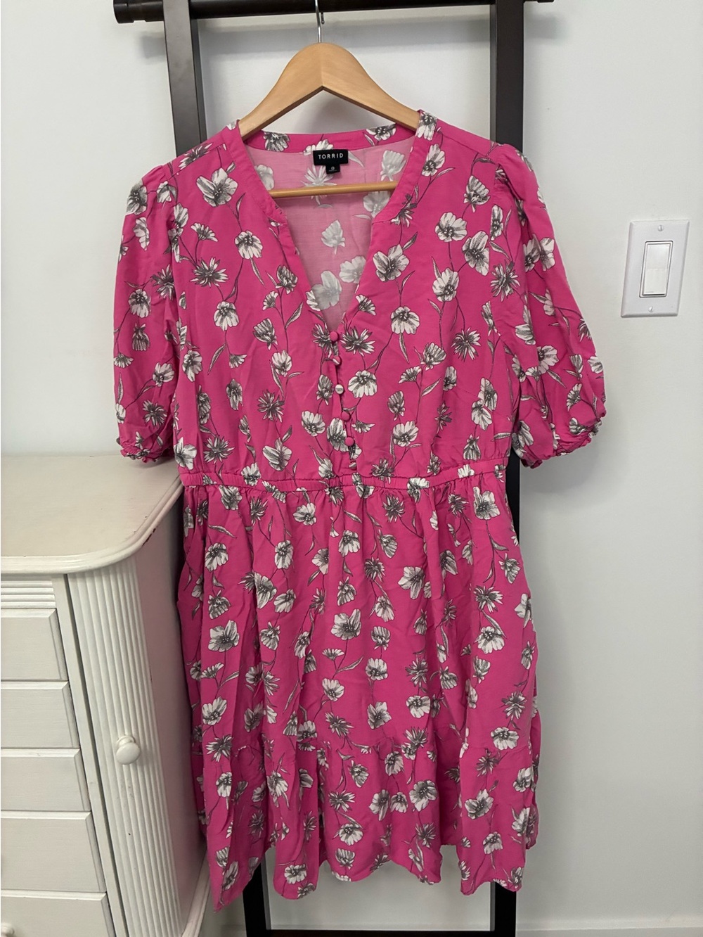 torrid Bright pink Floral Short Sleeve Dress. So pretty. Feminine. Pockets.